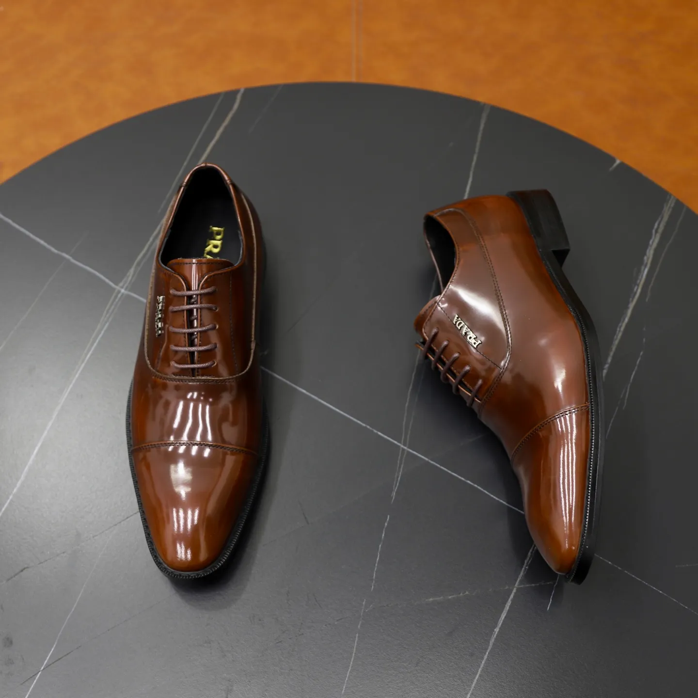 Ex-factory price: 540💰🙅‍♂️🙅‍♂️🙅‍♂️ Brand: PRADA Standard code: Men's code 38-44 (45 can be customized) Grade: Same style as the official website Original order quality Material: Original cowhide surface Comfortable cowhide lining Original outsole Style category: Men's fashionable casual leather shoes Distinguished big-name luxury elements Top luxury Color: actual picture color